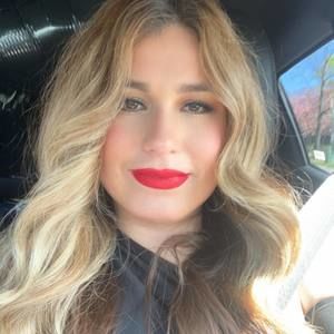 Meet your Posher, Adriana